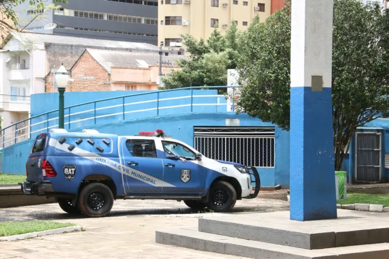 Mulher ferida foge de agressor e pede ajuda à Guarda Municipal