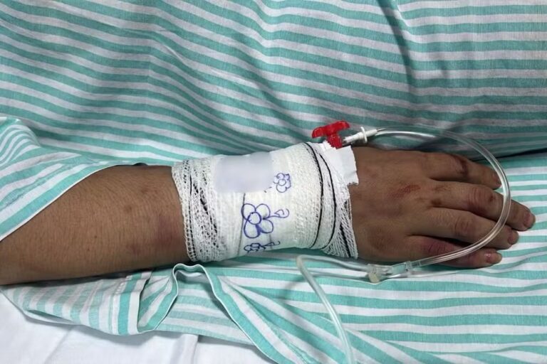 Mulher de 31 anos foi torturada por horas após namorado sentir ciúmes de comentário em rede social. Agressor foi preso e responderá por tortura com lesão grave.