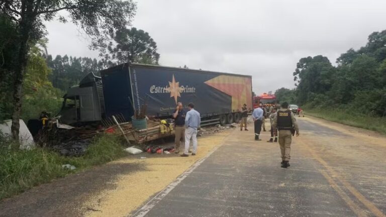 Tragédia na BR-476: quatro mortos e seis feridos em acidente com três caminhões