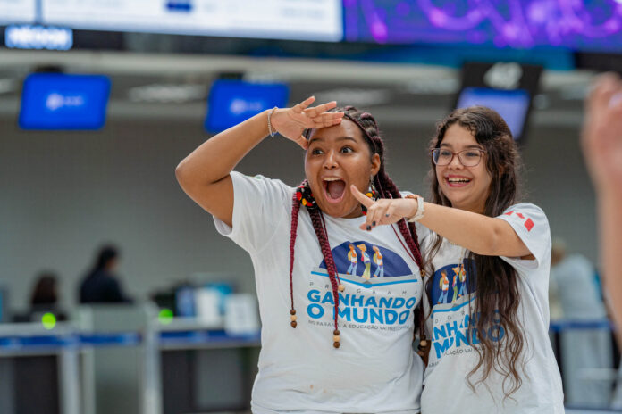 O Paraná abriu 2 mil vagas para o programa Ganhando o Mundo 2026. Estudantes da rede estadual podem se inscrever até 24 de abril para um intercâmbio em países de língua inglesa.