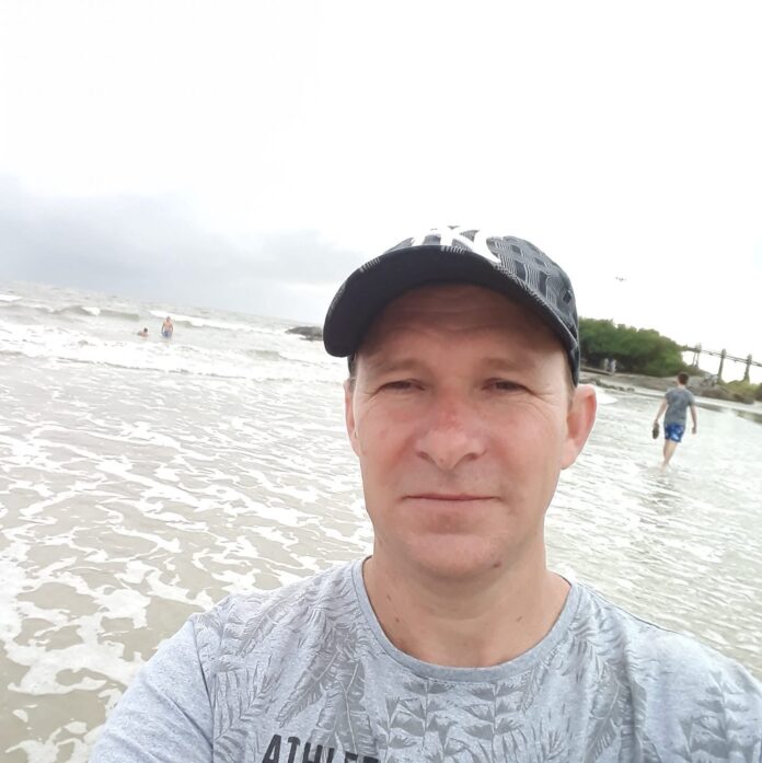 Jorge Aparecido Pateck, de 47 anos, morreu em um acidente com caminhão em Ponta Grossa. A tragédia causou forte comoção nas redes sociais.