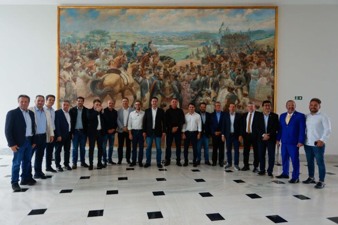 Ratinho Junior recebe Jair Bolsonaro em Curitiba e destaca obras e investimentos no Paraná