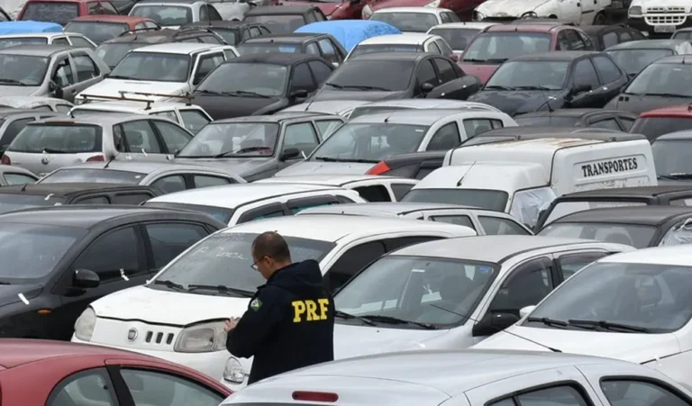 PRF realiza leilão de veículos no Paraná com lances a partir de R$ 7,50. Serão leiloados carros e sucatas das regiões de Londrina e Maringá.