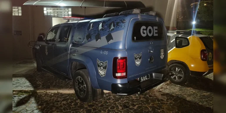 Guarda Civil Municipal prende dois homens com pistola .40 e munições após denúncia de que estariam manuseando arma em veículo na região do Contorno, em Ponta Grossa.