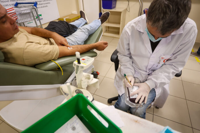 Com o feriado prolongado da Páscoa e Tiradentes, a doação de sangue no feriado é essencial para manter os estoques nos hospitais do Paraná.