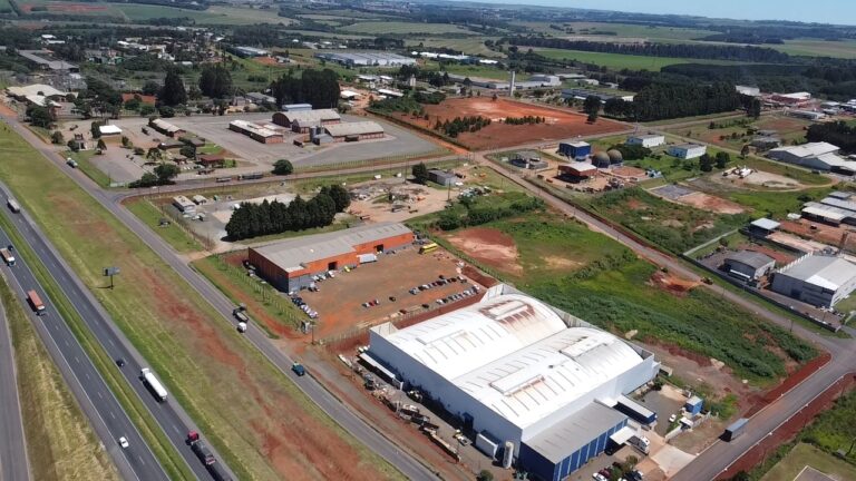 GCM reforça segurança no Distrito Industrial com patrulhamento diário e instalação de módulo móvel. A ação integra câmeras das empresas à Muralha Digital e aproxima o poder público dos empresários.