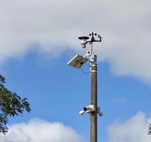 Ponta Grossa instala novas estações meteorológicas para prevenir desastres e fortalecer a atuação da Defesa Civil com dados em tempo real sobre o clima.