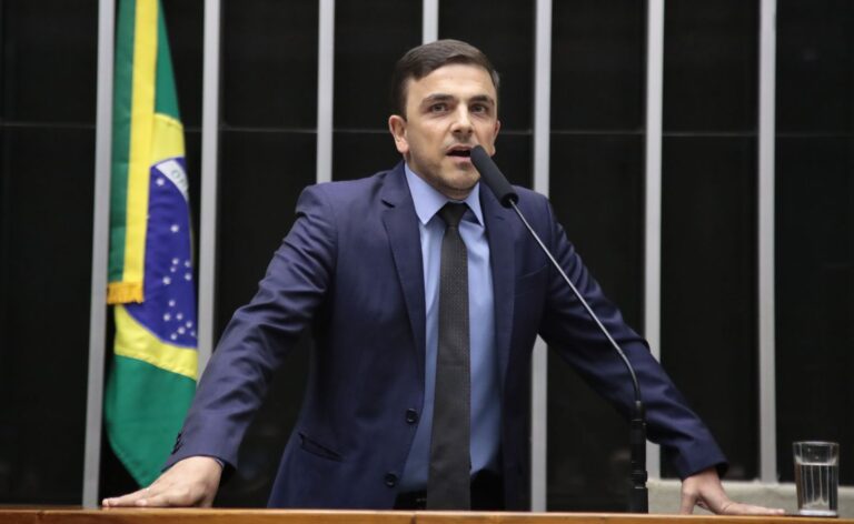 Aliel Machado recorre ao TJPR para garantir isenção da conta de água em Ponta Grossa. Decisão anterior, que suspendia cobrança por 30 dias, foi derrubada após pedido da Sanepar.