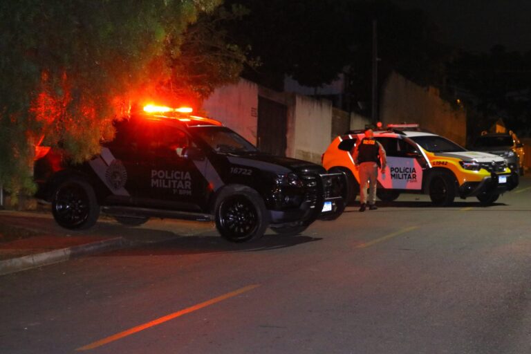 Confronto em Ponta Grossa termina com morte de homem que atirou contra o Grupo de Choque. Suspeito usava tornozeleira eletrônica e tinha denúncias por disparos em via pública.