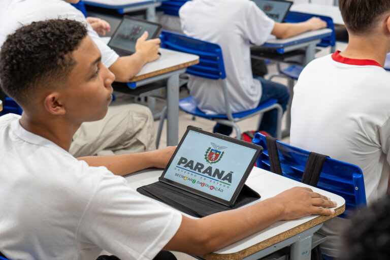 Com 34% dos classificados para a etapa final, o Paraná lidera a Olimpíada Nacional de Inteligência Artificial e mostra a força da educação pública aliada à tecnologia.