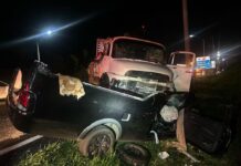 Motorista de funerária morre em colisão frontal com caminhão na BR-277, em Porto Amazonas. PRF, Bombeiros e Polícia Científica atenderam a ocorrência.