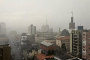 Defesa Civil alerta para fortes chuvas no Paraná até sexta-feira, com riscos de alagamentos e tempestades intensas, principalmente nas regiões Oeste, Sudoeste e Centro-Sul.
