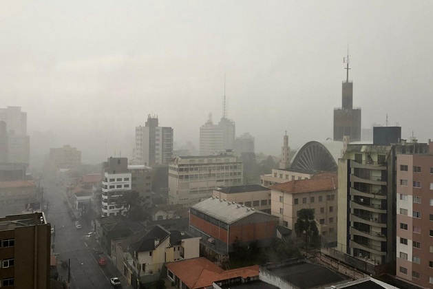 Defesa Civil alerta para fortes chuvas no Paraná até sexta-feira, com riscos de alagamentos e tempestades intensas, principalmente nas regiões Oeste, Sudoeste e Centro-Sul.