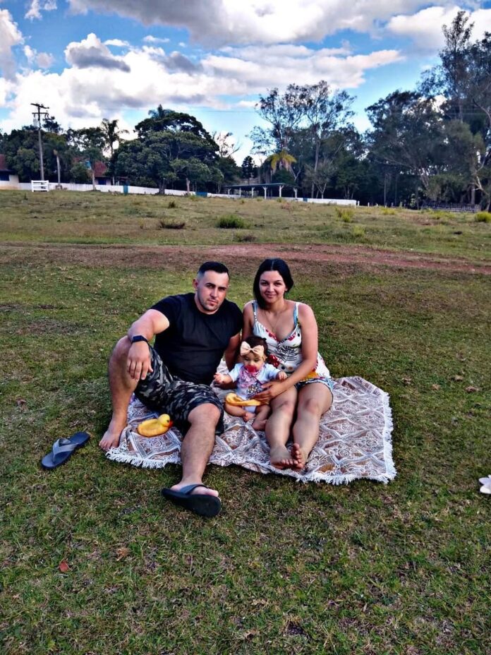 Polícia prende suspeito de matar pai de família por engano em Ponta Grossa. Everton Henrique dos Santos foi executado dentro de casa, ao lado da esposa e da filha bebê.