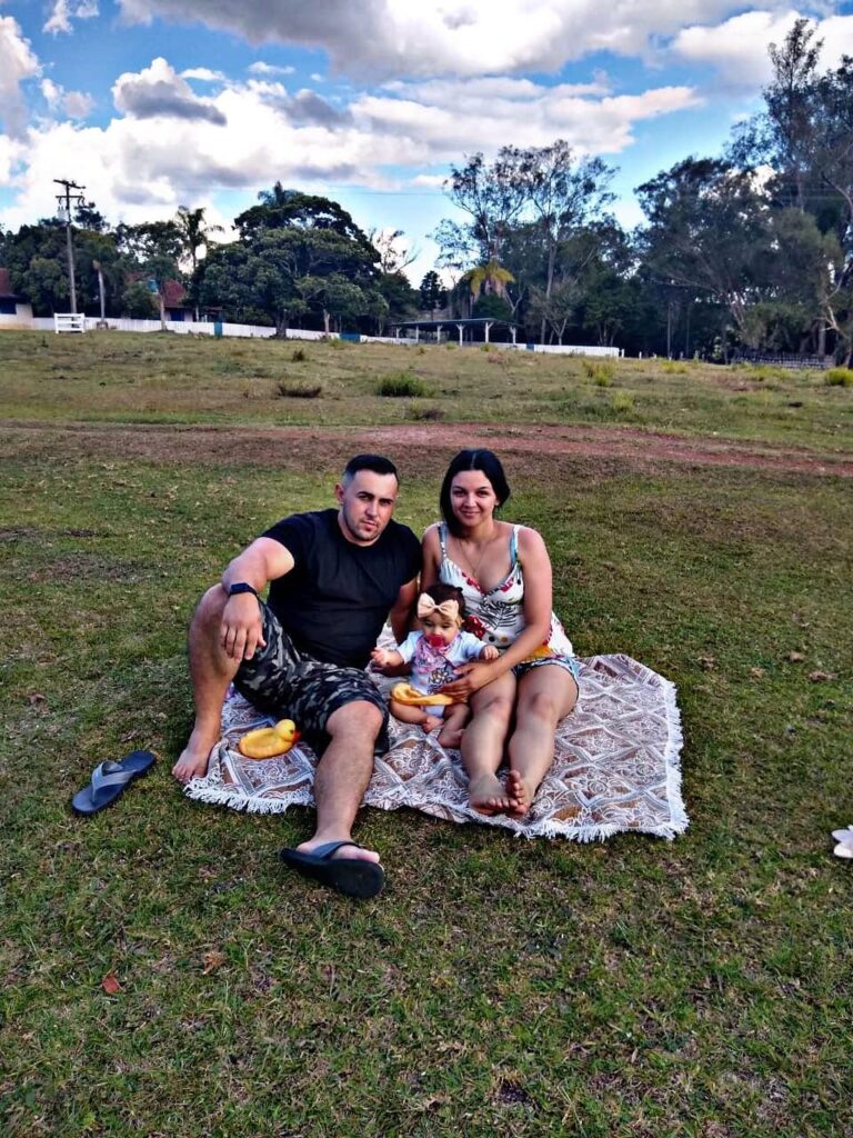 Polícia prende suspeito de matar pai de família por engano em Ponta Grossa. Everton Henrique dos Santos foi executado dentro de casa, ao lado da esposa e da filha bebê.