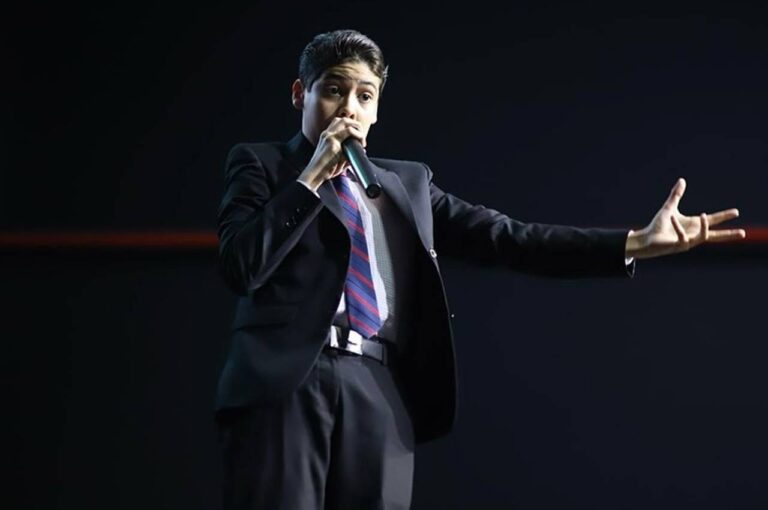 O pastor Miguel Oliveira enfrenta ameaças e polêmicas após suas pregações viralizarem nas redes. Entenda os motivos e o que o jovem religioso disse sobre as críticas.
