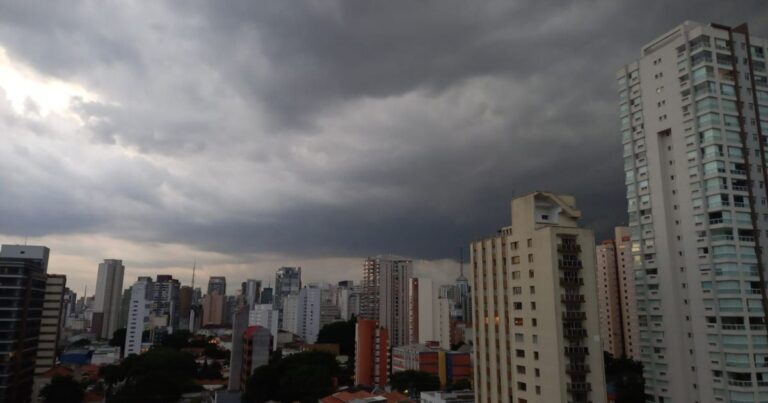 Defesa civil emite alerta severo por chuva forte em São Paulo