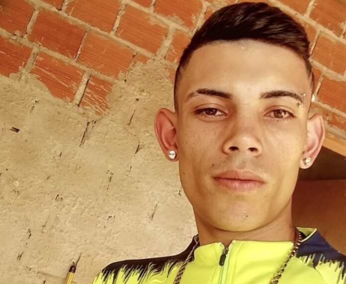 Dívida no tráfico terminou em execução brutal no Contorno, em Ponta Grossa. Kelvin Willian, de 26 anos, foi assassinado com um tiro na cabeça por dever R$ 20 em uma encomenda de cocaína.