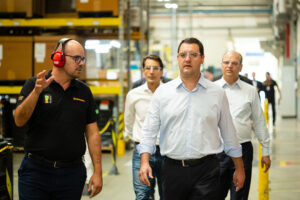 A Continental ampliou sua planta em Ponta Grossa com investimento de R$ 175 milhões e recebeu o governador Ratinho Junior para inaugurar nova estrutura voltada à produção de correias transportadoras de alta resistência.