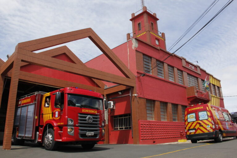 A criação do 5º Comando Regional de Bombeiro Militar foi oficializada pelo governador Ratinho Junior e terá posse nesta quarta (7) em Ponta Grossa, com novas lideranças e reforço da estrutura regional dos Bombeiros no Paraná.