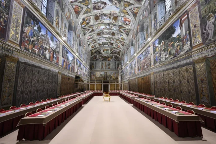 O Vaticano divulgou os horários das votações e das fumaças do conclave que elegerá o novo papa da Igreja Católica. A primeira votação será nesta quarta (7), com expectativa de fumaça preta.