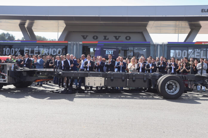 Os primeiros ônibus articulados e biarticulados 100% elétricos do mundo serão fabricados no Paraná. Modelo BZRT da Volvo é produzido em Curitiba com tecnologia brasileira e zero emissão de CO2.