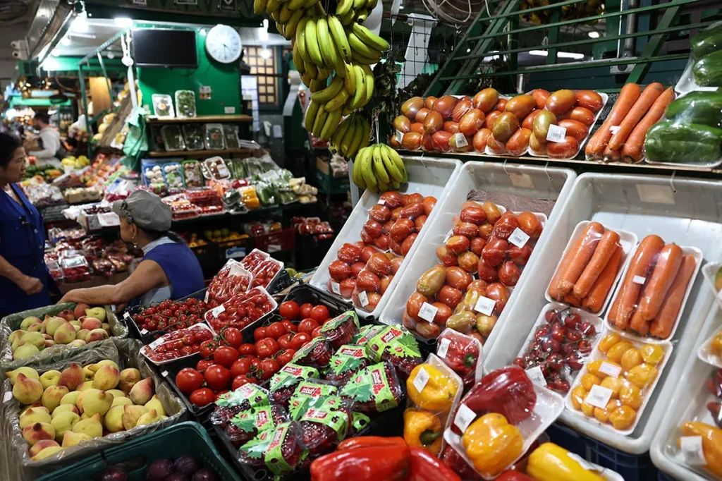 Alimentação pesa no bolso do brasileiro: alta de 7,81% no grupo Alimentação e Bebidas pressiona a inflação, com destaque para o café, que subiu 80,2% em 12 meses.