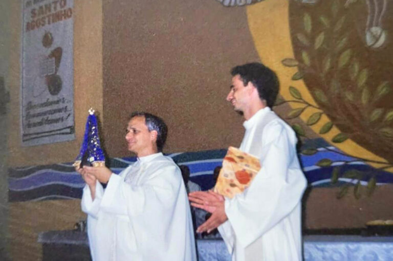 Leão XIV já esteve no Paraná: novo Papa visitou Rolândia, Curitiba e Ponta Grossa em 2004, quando ainda era frei, e deixou marcas em comunidades agostinianas do Estado.