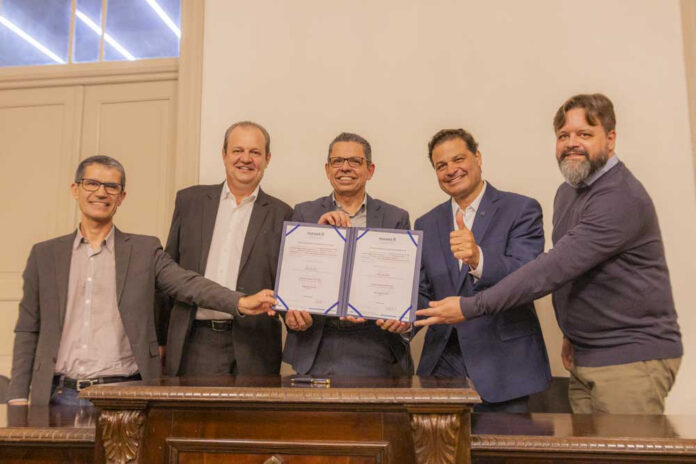 A pista de atletismo da UEPG será totalmente revitalizada com investimento de R$ 10 milhões. Obra inclui nova estrutura, iluminação, drenagem e pista de caminhada, e permitirá competições nacionais e internacionais.