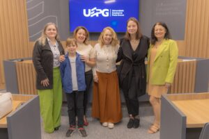 Cientista ucraniana chega à UEPG pelo Programa Paranaense de Acolhida. A pesquisadora atuará na preservação digital da poesia e na conexão entre idiomas com apoio da inteligência artificial.