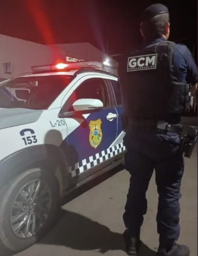 GCM de Ponta Grossa prende foragido com mandado em aberto durante patrulhamento próximo ao Cmei Samuel Machado Bark, no bairro Contorno.