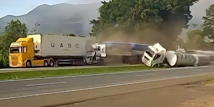 BR-277 é interditada após grave acidente envolvendo três caminhões em Morretes. Pista ficou bloqueada por cerca de três horas nesta quinta-feira (15).