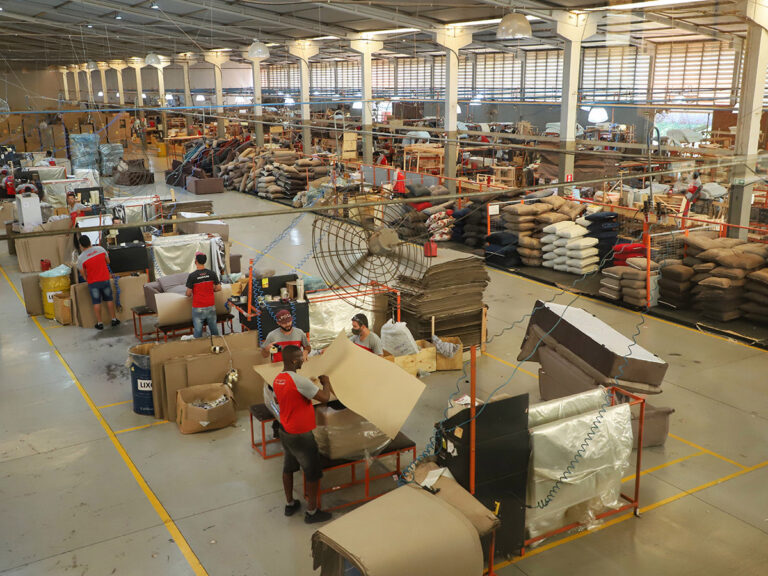 Mais de 20 mil vagas de emprego estão disponíveis nas Agências do Trabalhador do Paraná nesta semana, com destaque para indústria e comércio.