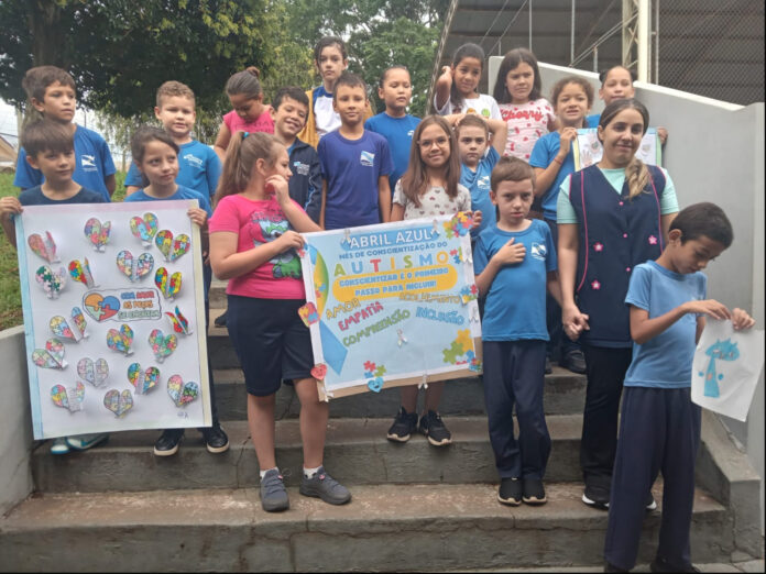 Conscientizar é o primeiro passo para incluir. Alunos do 4º ano da Escola Alda dos Santos vivenciaram uma semana de empatia, respeito e aprendizado sobre o autismo.