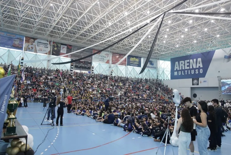 A abertura do 39º JEM reuniu 139 escolas e mais de 4 mil pessoas em Ponta Grossa. Mais de 7 mil alunos participarão de 18 modalidades esportivas e do Festival da Inclusão.