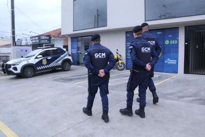 GCM de Ponta Grossa vai receber 200 novas pistolas calibre 9mm, adquiridas da República Tcheca. Investimento ultrapassa R$ 360 mil e fortalece segurança da cidade.