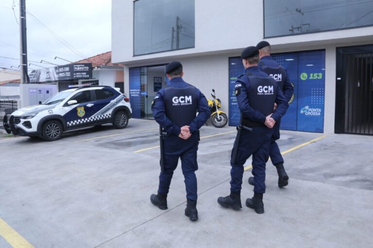 GCM de Ponta Grossa vai receber 200 novas pistolas calibre 9mm, adquiridas da República Tcheca. Investimento ultrapassa R$ 360 mil e fortalece segurança da cidade.
