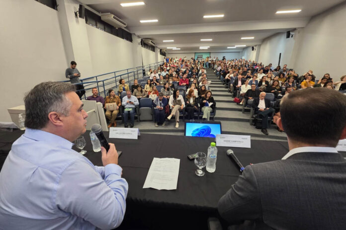 Governo do Paraná une forças com municípios para aumentar vacinação e evitar superlotação nos hospitais com a chegada do inverno. Foco é proteger crianças e reduzir mortalidade materno-infantil.