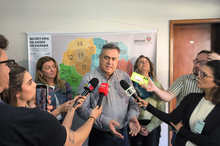 Vacinar contra vírus respiratórios é urgente. A Sesa alerta para alta circulação da Influenza A e do VSR no Paraná, com baixa adesão da população e aumento da gravidade dos casos.