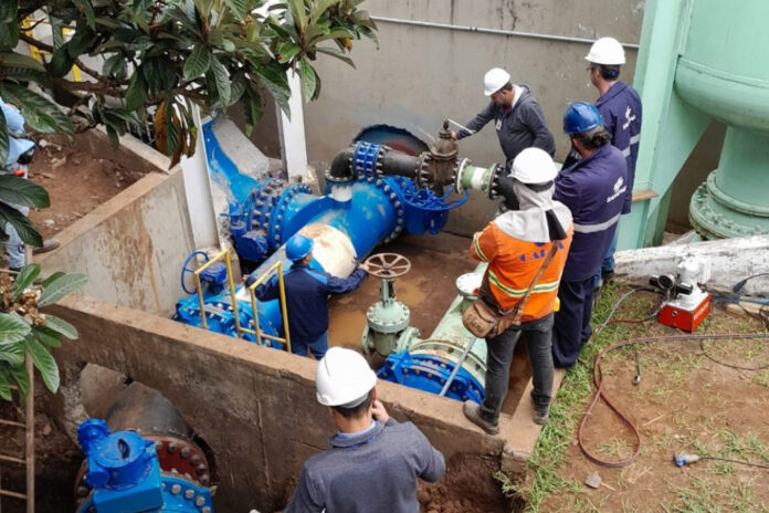 Sanepar inaugura nova adutora em Ponta Grossa com investimento de R$ 22,7 milhões. Obra garante mais eficiência, vazão e estabilidade no sistema de abastecimento.