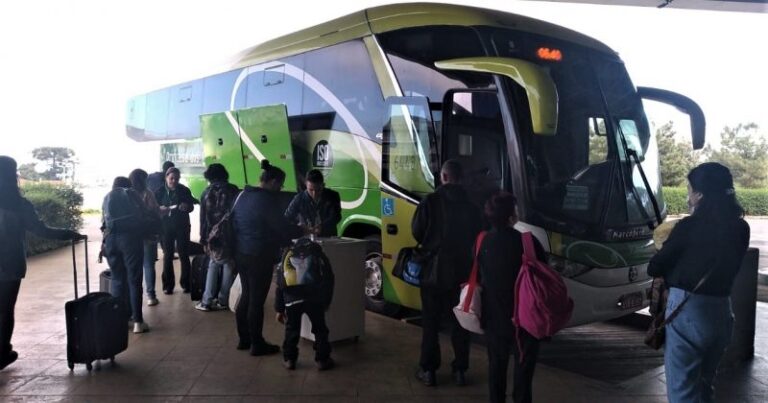 Passagens intermunicipais gratuitas ou com desconto para idosos já estão valendo no Paraná. Veja como emitir a Carteira da Pessoa Idosa Paranaense e garantir o benefício.