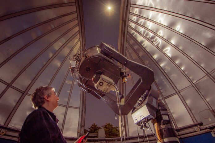 Professor da UEPG integra missão espacial que busca planetas semelhantes à Terra, com o Satélite Plato, da Agência Espacial Europeia. Lançamento será em 2026.