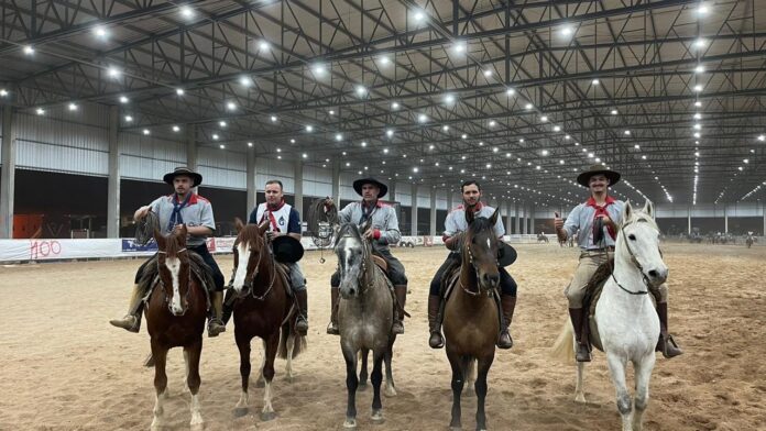 O Rodeio Crioulo em Castro reúne mais de mil competidores entre 6 e 8 de junho, com provas campeiras, atrações musicais e foco na valorização cultural e turística.
