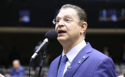 Sóstenes critica transferência de Bolsonaro à Papudinha como punição política