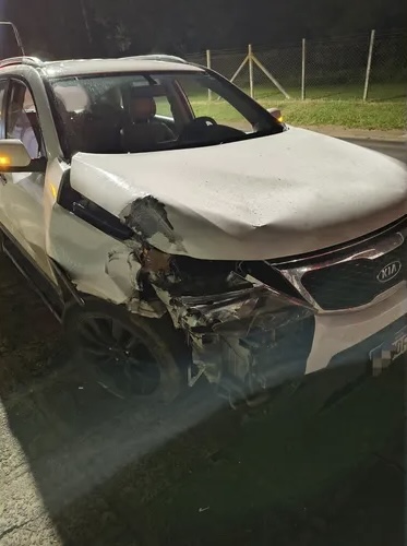 Motorista bêbado bate em poste e é preso em Ponta Grossa após causar acidente na Avenida General Aldo Bonde; teste apontou 0,65 mg/L de álcool.