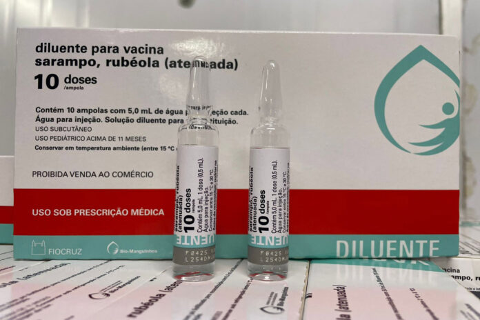 O Paraná amplia a vacinação infantil com a Dose Zero contra o sarampo, com aplicação da vacina Dupla Viral em crianças de seis meses a menores de um ano para evitar a reintrodução da doença no Estado.