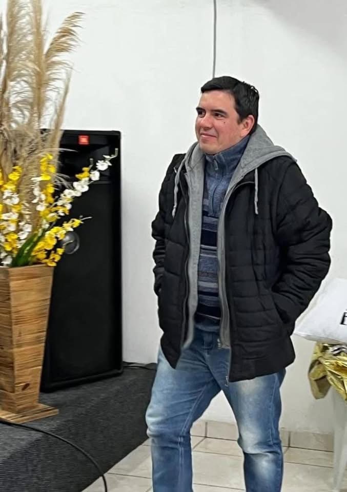 O desaparecimento de Leandro mobiliza familiares e amigos. Ele foi visto pela última vez na terça (3), em Ponta Grossa. Informações podem ser enviadas para o WhatsApp (41) 99849-5383.