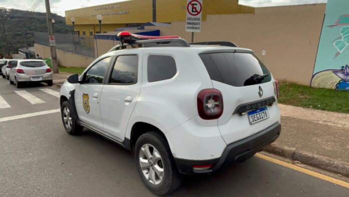 GCM age rápido após escola identificar sinais de agressão em crianças em Ponta Grossa. Meninos relataram agressões da mãe e do padrasto. Caso está com o NUCRIA.