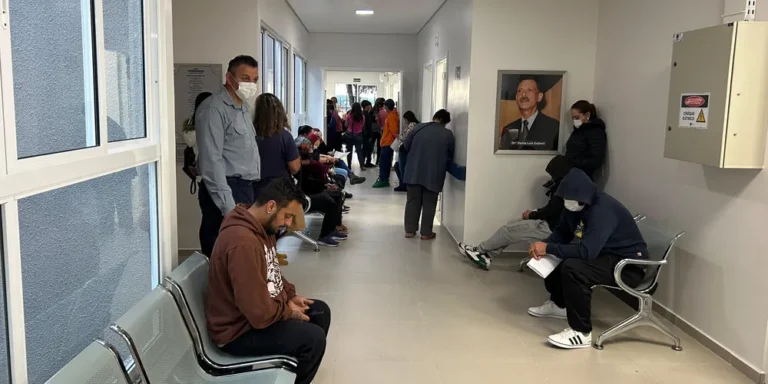 UPA Uvaranas já atinge 90% da capacidade no 1º dia de funcionamento em Ponta Grossa, com 198 atendimentos. A maioria dos casos é de sintomas leves respiratórios.