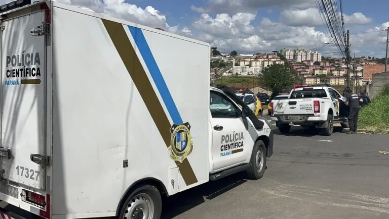 Mortes misteriosas em Ponta Grossa e Castro mobilizam a Polícia Militar nesta terça-feira (10). Três homens foram encontrados sem vida em diferentes locais.